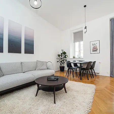 Stylish Flat With Terrace And Ac * Praga