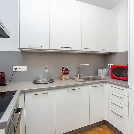 Stylish Flat With Terrace And Ac