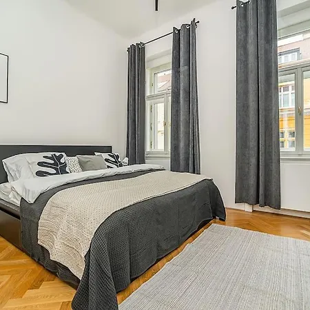 Stylish Flat With Terrace And Ac