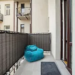 Stylish Flat With Terrace And Ac * פראג