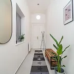 Stylish Flat With Terrace And Ac דירה *