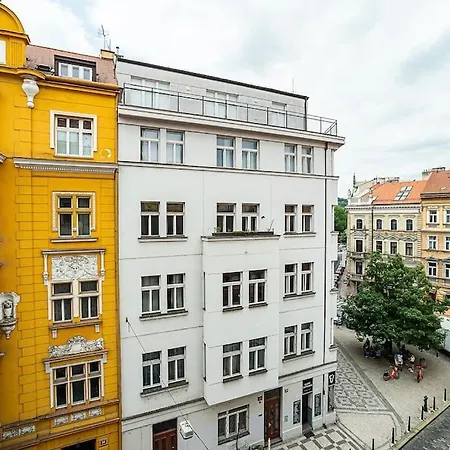 Stylish Flat With Terrace And Ac פראג