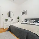 Stylish Flat With Terrace And Ac Praga
