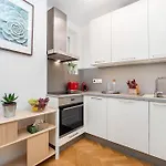 Stylish Flat With Terrace And Ac Praga