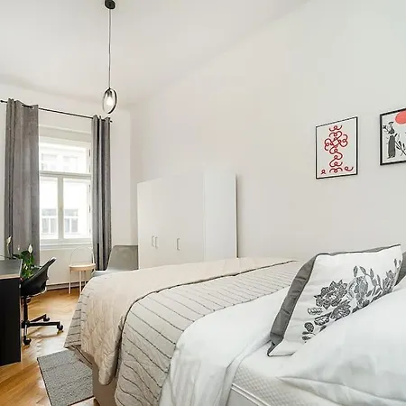 公寓 Stylish Flat With Terrace And Ac *
