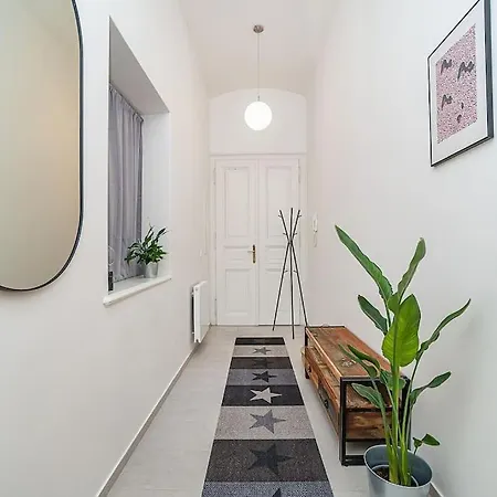 Stylish Flat With Terrace And Ac Apartamento *