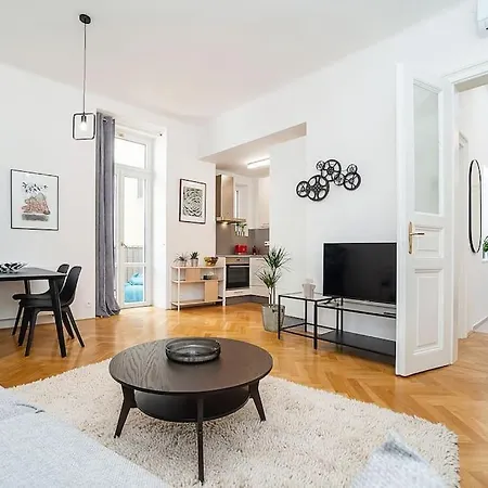 公寓 Stylish Flat With Terrace And Ac