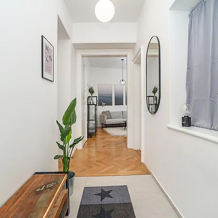 Stylish Flat With Terrace And Ac Apartamento