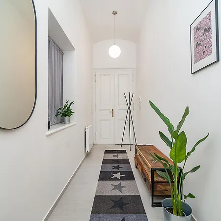 Stylish Flat With Terrace And Ac * 布拉格
