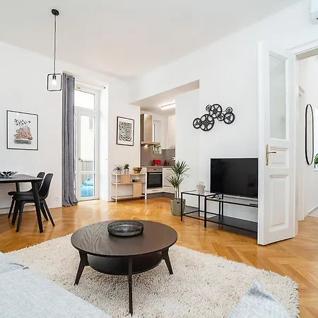 Stylish Flat With Terrace And Ac * 布拉格