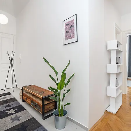 Stylish Flat With Terrace And Ac 公寓 *