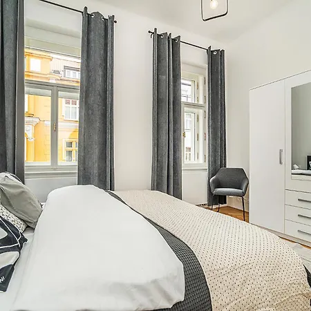 Stylish Flat With Terrace And Ac 公寓 布拉格
