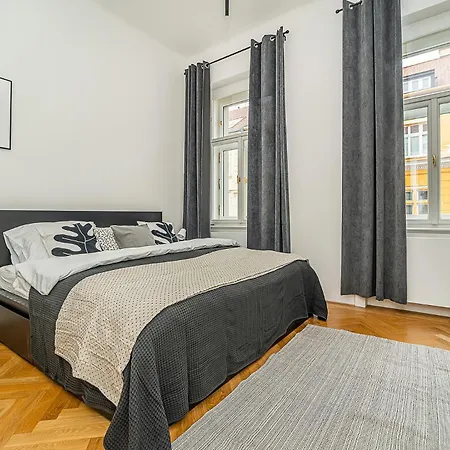 公寓 Stylish Flat With Terrace And Ac 布拉格